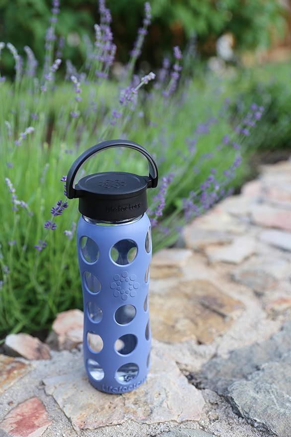 Lifefactory Classic Cap, Dusty Purple 22-Ounce Glass Water Bottle with Protective Silicone Sleeve, 22 Ounce,LG4311BDP4